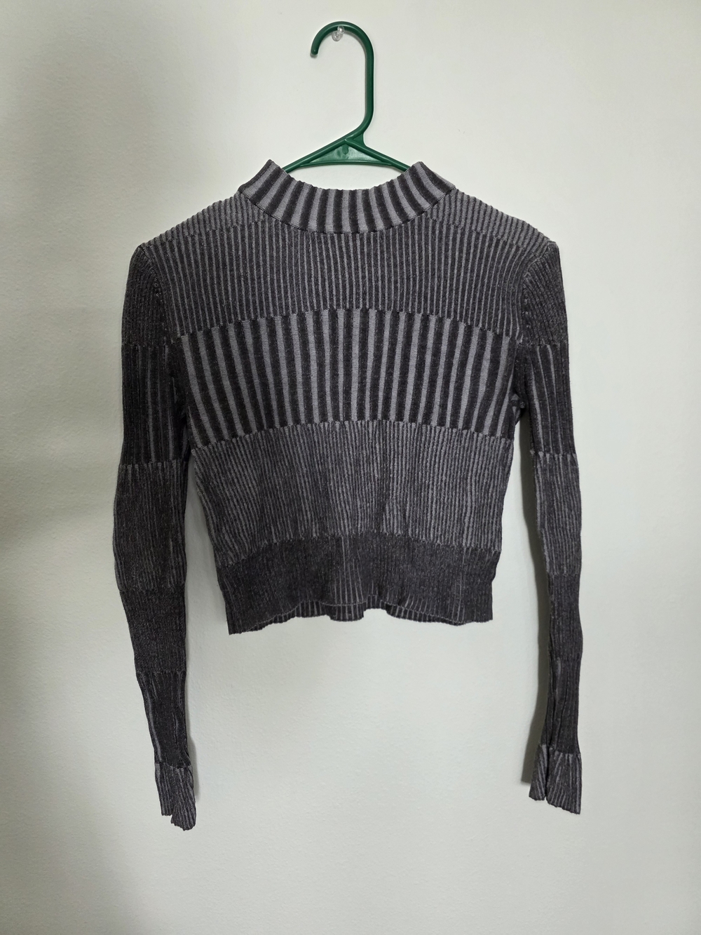 American Eagle Outfitters Striped Ribbed Crewneck Crop Sweater - Gray
